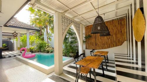 Gedongkiwo Villa | 4 bedrooms villa at city Center