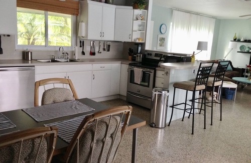 South Gate Ridge House | 4 BR/3BA Poolhouse is 4 miles from the famous Siesta Key Beach