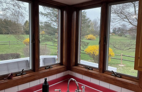 Hummelstown House | 4 BR 4 Bath Ranch Home with HOT TUB, 4 Miles to Hershey