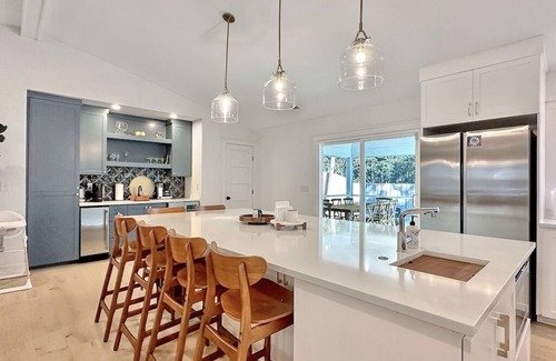 Isle of Palms House | 4 BR Beach House | Heated Pool | Pet Friendly