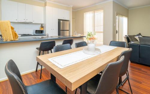 Blakeview Villa | 4 BR Home with Garage- 5 minute walk to shops, takeaway, cafe and two supermarkets