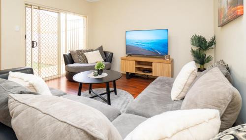 Blakeview Villa | 4 BR Home with Garage- 5 minute walk to shops, takeaway, cafe and two supermarkets