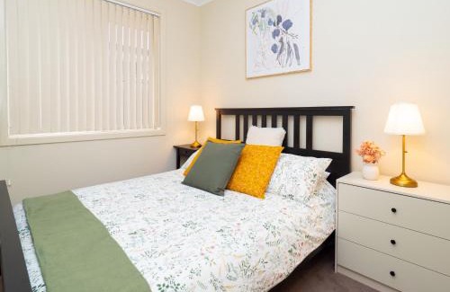 Blakeview Villa | 4 BR Home with Garage- 5 minute walk to shops, takeaway, cafe and two supermarkets