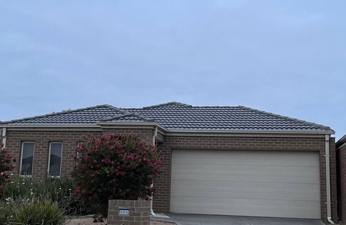 Tarneit House | 4 BRM House Free WiFi Parking in Riverdale-Tarneit