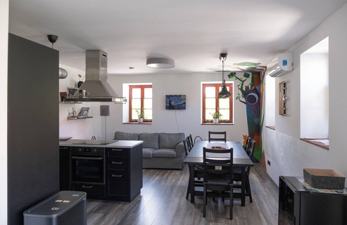 Cak House | 4 Cats Shelter Apartments