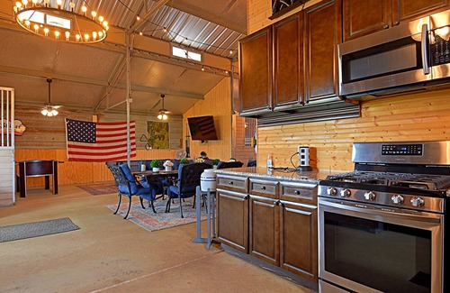 Waelder House | 4 D Guest Ranch Barndominium on 260 acres with 300 animals & 2 stocked ponds