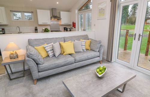 Dobwalls Cottage | 4 FARAWAY FIELDS, pet friendly, luxury holiday cottage in Dobwalls