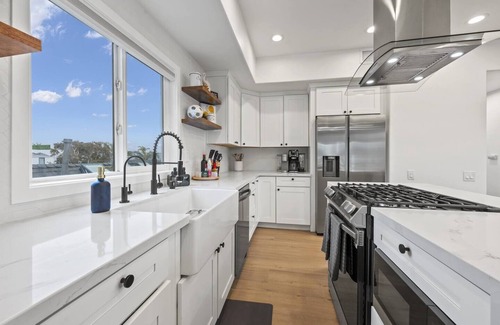 Mission Beach Condo | 4 Houses from the Beach Free Parking & EV Charger