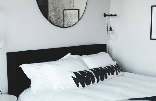 Astoria Hotel | 4 Luxe Trolley View King Room at Bowline Hotel, Pet-friendly