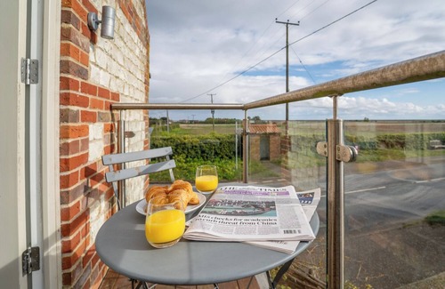 Thornham Cottage | 4 Malthouse Cottages - Thornham Norfolk, Pet Friendly, EV Charger