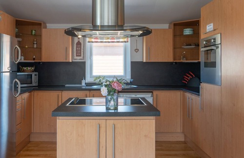 Mullacott Cabin | 4 Meadow View Lodge - 2 Bed-sleeps 4-TJS4MV