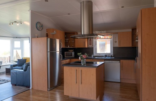 Mullacott Cabin | 4 Meadow View Lodge - 2 Bed-sleeps 4-TJS4MV