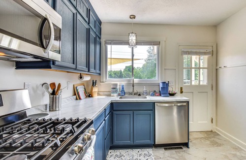 Seneca Cottage | 4 Mi to Clemson : Pet-Friendly Seneca Cottage