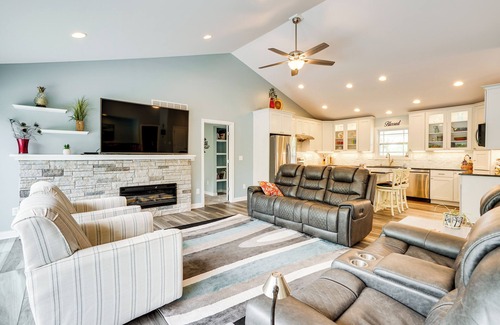 Lawrenceburg House | 4 Mi to Dtwn: Ohio River Valley Home w/Deck!
