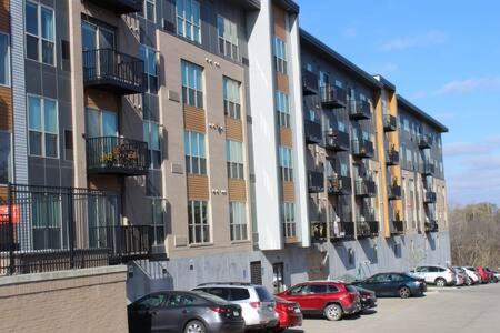 Ames Apartment | 4 mi to Jack Thrice Stadium + hot tub