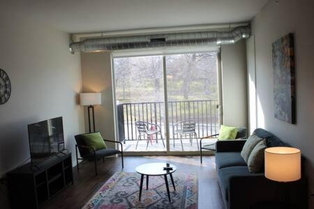 Ames Apartment | 4 mi to Jack Thrice Stadium + hot tub