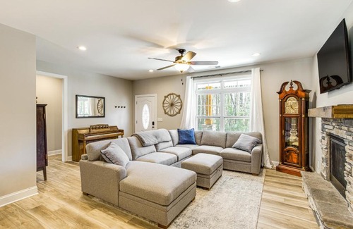 Chapin House | 4 Mi to Marina and Boat Ramp Lake Murray Getaway!