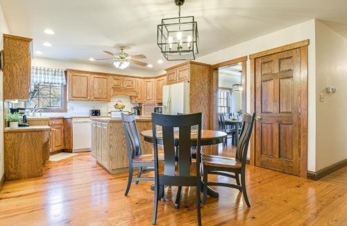 Ronks House | 4 Mi to the Amish Village Spacious Home with Deck!
