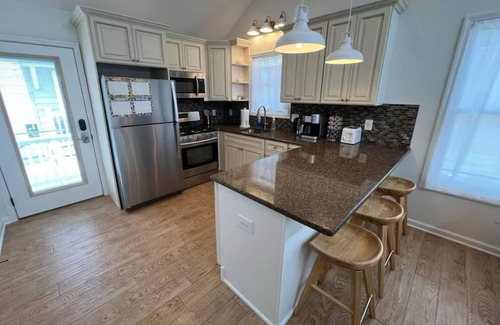 Lavallette House | 4 minute walk to the beach! Walking distance to restaurants and shopping!