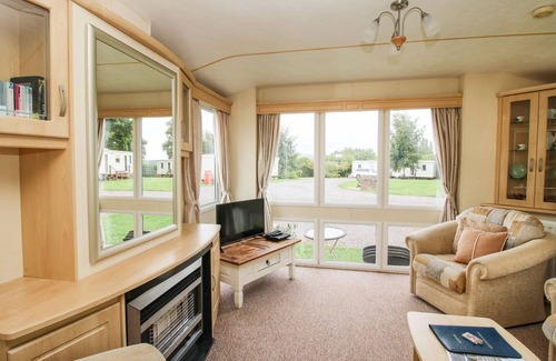 Much Wenlock Cottage | 4 OLD ORCHARD, pet friendly, with a garden in Much Wenlock