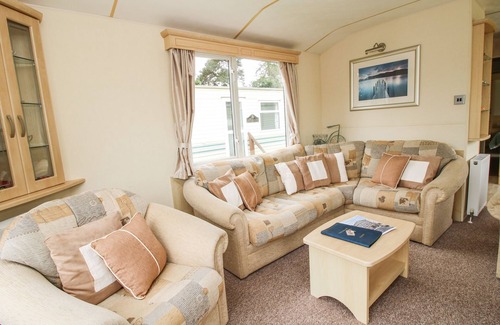 Much Wenlock Cottage | 4 OLD ORCHARD, pet friendly, with a garden in Much Wenlock
