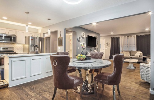 Omaha House | 4 Private Bedrooms, 3 Full Baths, Beutiful Chefs Kitchen, Yard, EV Charger
