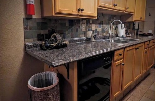 Carson City House | #4-Private Hot Tub*Near Tahoe, Reno & Airport*Free parking*Free fast Wifi*PetsOK