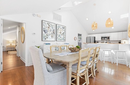 South Beach House | 4 Scaup Court: A BESTNEST by Beverly Serral