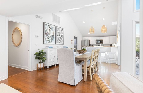 South Beach House | 4 Scaup Court: A BESTNEST by Beverly Serral