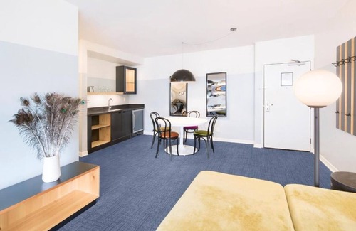 Venice Hotel | 4 Scenic Rooms w/ Balcony | Rooftop | Free Breakfast | Steps to Venice Fun