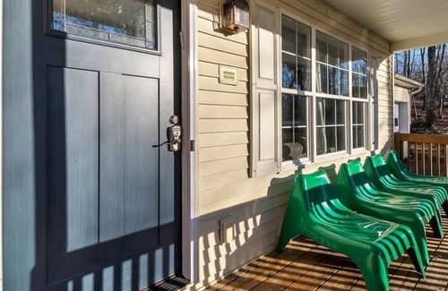 Bushkill House | 4 Season comm, 6 BR, Poconos mountains w/hot tub, game room & Firepit!