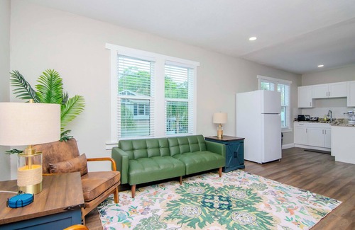 Tampa Heights Apartment | 4 Seasons of Spring in Tampa Heights - Unit 4