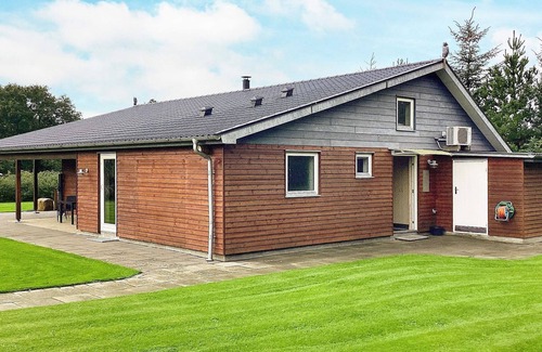 Hvalpsund House | 4 star holiday home in Farsø-By Traum