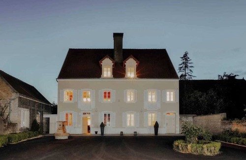 Saunieres House | 4-star Maison de Maître, 25 minutes from Beaune. Swimmingpool, sauna, steamroom.