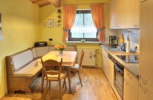 Schwarzenbach Apartment | 4-Sterne Ferienwohnung mit Brötchen- und Einkaufsservice