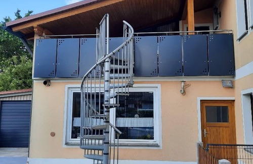 Schwarzenbach Apartment | 4-Sterne Ferienwohnung mit Brötchen- und Einkaufsservice