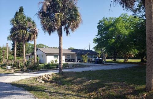 Warm Mineral Springs Apartment | #4 Studio near mineral springs.