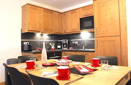 Samoens Apartment | 4- to 6-person apartment - ski shuttle at foot