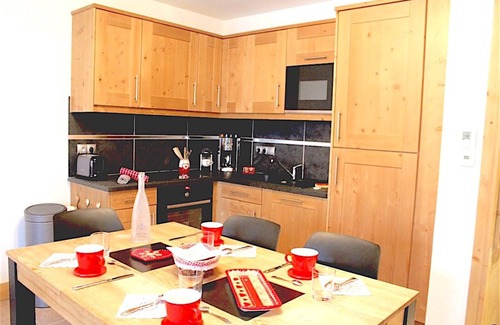 Samoens Apartment | 4- to 6-person apartment - ski shuttle at foot