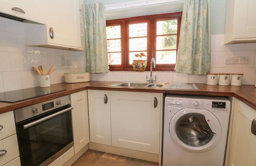 Long Barn Cottage | 4 VICTORIA TERRACE, pet friendly, with open fire in Bishop's Lydeard