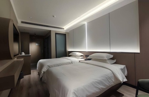 Wuchuan Gelao and Miao Autonomous County Hotel | 40 m² Hotel ∙ 2 guests