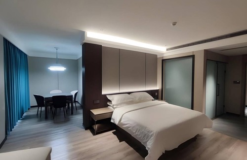 Wuchuan Gelao and Miao Autonomous County Hotel | 40 m² Hotel ∙ 2 guests