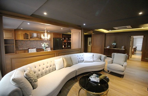 Chan Kasem Hotel | 400 m. from BTS Senanikom! - Sasha Service Apartment starts at 1000 thb/night