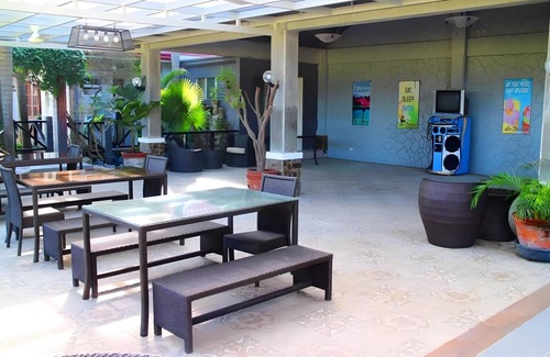 Apalit House | 400 m² House ∙ 3 bedrooms ∙ 20 guests