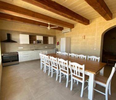 Sannat Villa | 400 m² Villa ∙ 6 bedrooms ∙ 12 guests