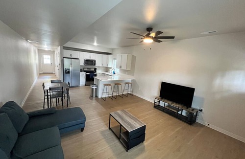 Iowa City House | 402 Spacious 3 Bedroom Townhouse