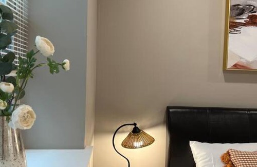 Logan Square Apartment | 405 Spacious and superior 1BDR APT in center city