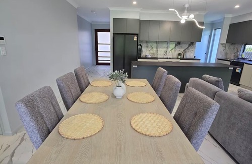 Redlynch Villa | 41RedPebble Brand New villa in 1 BedRoom in Redlynch Cairns QLD
