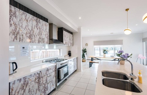 Sanctuary Lakes Apartment | 420 m² Apartment ∙ 6 bedrooms ∙ 16 guests