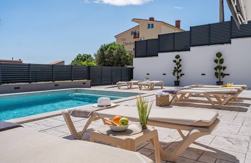 Dugi Rat Villa | 420 m² Villa ∙ 7 bedrooms ∙ 14 guests